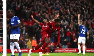 Clip: Liverpool thắng ‘toát mồ hôi’ trước Everton