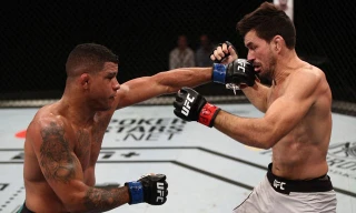 Gilbert Burns ra đòn hạ đo ván đối thủ.