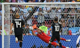 Chấm điểm Argentina 1-1 Iceland: Messi chịu thua ‘găng tay băng’