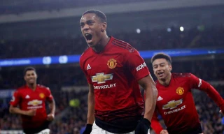 ‘Xé lưới’ Fulham, Martial vượt qua thành tích của Ronaldo