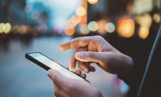 Virus Covid-19 có thể tồn tại lâu đến gần một tháng trên bề mặt điện thoại 