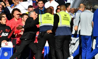 Clip: Mourinho đòi ‘ăn thua đủ’ với trợ lý HLV Chelsea