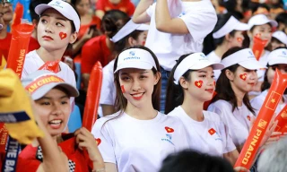 Dàn mỹ nữ hấp dẫn nhất 'không thể rời mắt' ở AFF Cup 2018