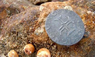 Các đồ cổ được tìm thấy.