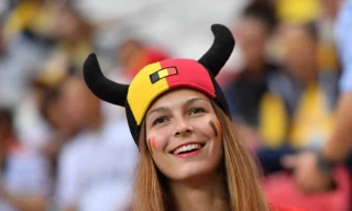 Bóng hồng Bỉ và Brazil đua sắc nóng bỏng trên khán đài 