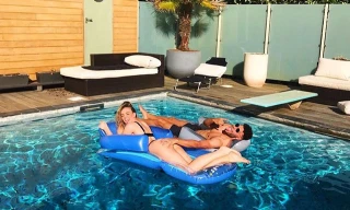 Chamberlain đăng ảnh “nhạy cảm” gây sốc