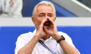 Australia bị loại, HLV Van Marwijk chính thức ra đi