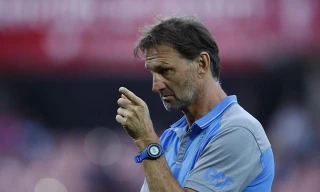 Huyền thoại Arsenal chỉ trích cách dùng người của HLV Emery