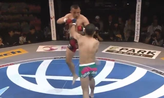 Ryuichi Miki tung đòn hiểm hóc hạ gục đối thủ.