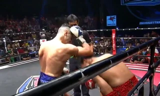 Pha ra đòn của Omar El Halabi.