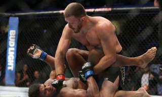 Stipe Miocic hạ đo ván Alistair Overeem.