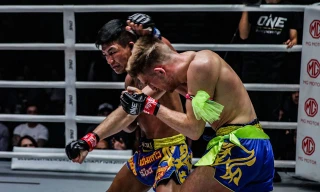 Rodtang Jitmuangnon đã hạ đo ván đối thủ để giữ đai vô địch.