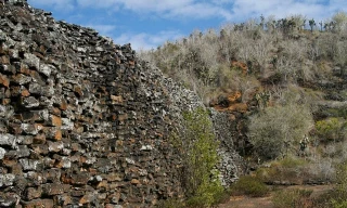 Một phần của bức tường.