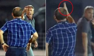 HLV Park Hang-seo không muốn bắt tay người đồng nghiệp.