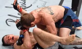  Donald Cerrone ra đòn hạ gục Alexander Hernandez.