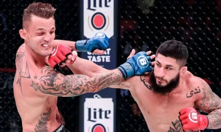 Sabah Homasi hạ gục đối thủ.