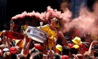 Hàng nghìn CĐV chào đón ĐT Bỉ về nước.