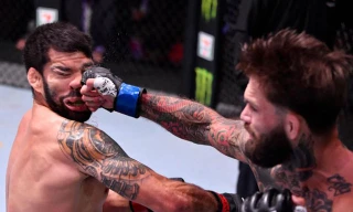 Pha ra đòn giúp Cody Garbrandt giành chiến thắng knock-out.