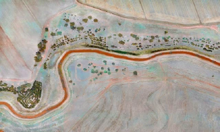 Vẻ đẹp hùng vĩ và 'đáng sợ' của con sông bị hút cạn