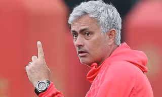 HLV Jose Mourinho muốn M.U nhanh chóng chiêu mộ thêm tân binh để cạnh tranh chức vô địch Premier League.