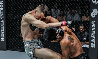 Lerdsila Phuket Top Team và Savvas Michael đối chiến.