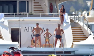 'Cuộc chiến' du thuyền: Ronaldo chơi ngông nhất