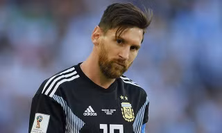 Cư dân mạng kêu gọi HLV Argentina cấm tiệt Messi đá penalty