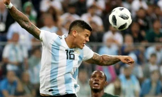 Người hâm mộ tố trọng tài 'tiếp tay' cho Argentina