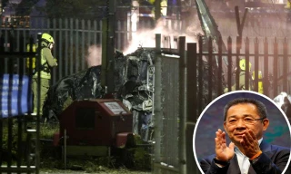 Nhân viên cứu hộ dập lửa trên chuyên cơ của chủ tịch Leicester.