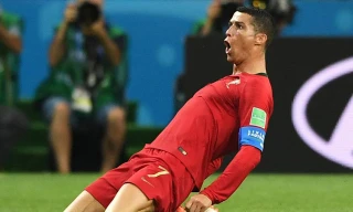 Ronaldo xác lập nhiều kỷ lục nhờ cú hat-trick trong trận gặp Tây Ban Nha.