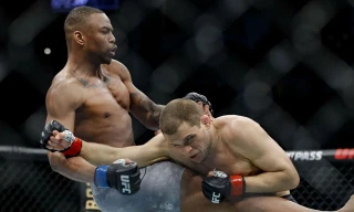 Khaos Williams hạ đo ván đối thủ chỉ sau 27 giây.