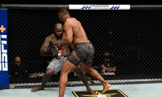 N'Gannou hạ knock-out đối thủ sau 20 giây thi đấu.