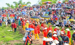 Tái hiện Thánh Gióng đánh giặc Ân ở Lễ hội Gióng