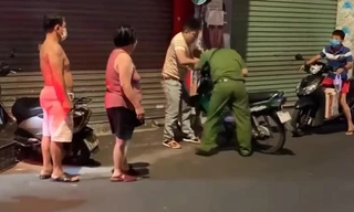 Khởi tố vụ ‘con đánh công an, mẹ quay clip’ đêm mùng 1 ở trung tâm TP.HCM