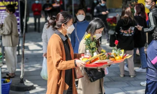 Tới chùa Hà cầu duyên trong ngày lễ tình nhân