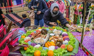 Độc đáo mâm cơm tất niên 'hương rừng sắc núi'