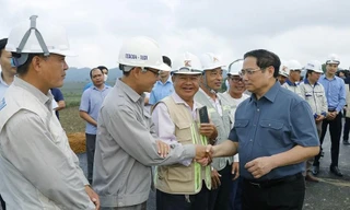 Thủ tướng dự lễ phát động thi đua đẩy mạnh phát triển hạ tầng hiện đại