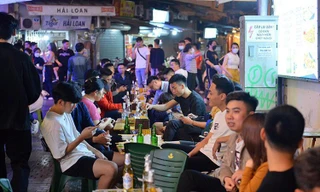 Chủ quán ăn, nhà hàng phấn khởi đón khách sau 21 giờ đêm