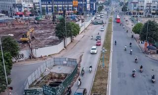 Cận cảnh loạt 9 'lô cốt' án ngữ 300m đường tại Hà Nội