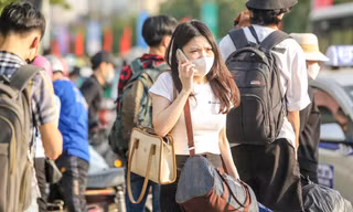 Nườm nượp người về Hà Nội, bến xe tấp nập ngày cuối kỳ nghỉ lễ