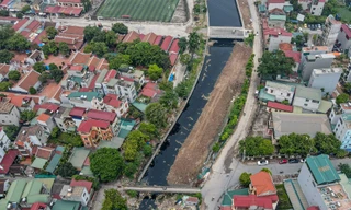 Hà Nội cứ mưa là ngập, dự án thoát nước nghìn tỷ vẫn ngổn ngang