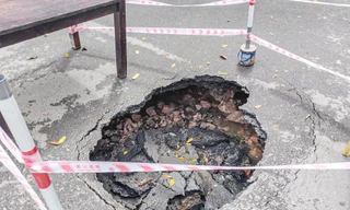 Xuất hiện 'hố tử thần' ngay ngã tư đường phố Hà Nội
