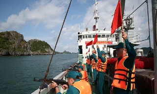 Lực lượng dân quân tự vệ làm nhiệm vụ trên biển. Ảnh Tạp chí Quốc phòng toàn dân.