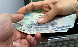 Đình chỉ một Phó viện trưởng kiểm sát để xác minh tiêu cực