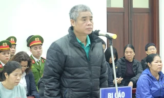 Bị cáo Doãn Quý Phiến khai báo tại tòa.