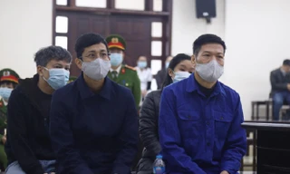 Bị cáo Nguyễn Nhật Cảm (bìa phải ảnh).