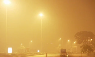 Khói 'lạ' liên tiếp 'bủa vây' Hà Nội