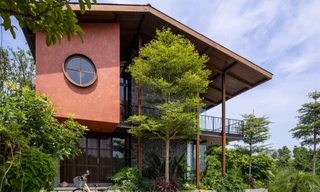 Biệt thự phong cách nhà sàn hướng Tây gây 'sốt'