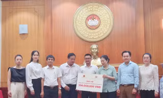 Công ty Cổ phần Văn hóa Đọc và Học Việt Nam san sẻ mất mát với đồng bào vùng lũ 