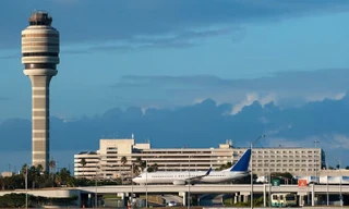 Đóng cửa nhiều sân bay, công viên giải trí lớn nhất thế giới vì siêu bão thế kỷ